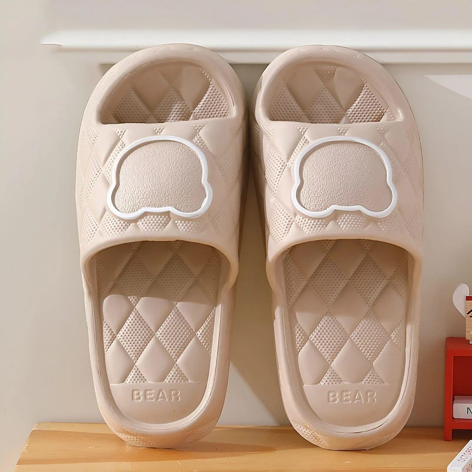 Axelle Slippers - Weicher Damen-BadeHausschuhe mit Bärenprint