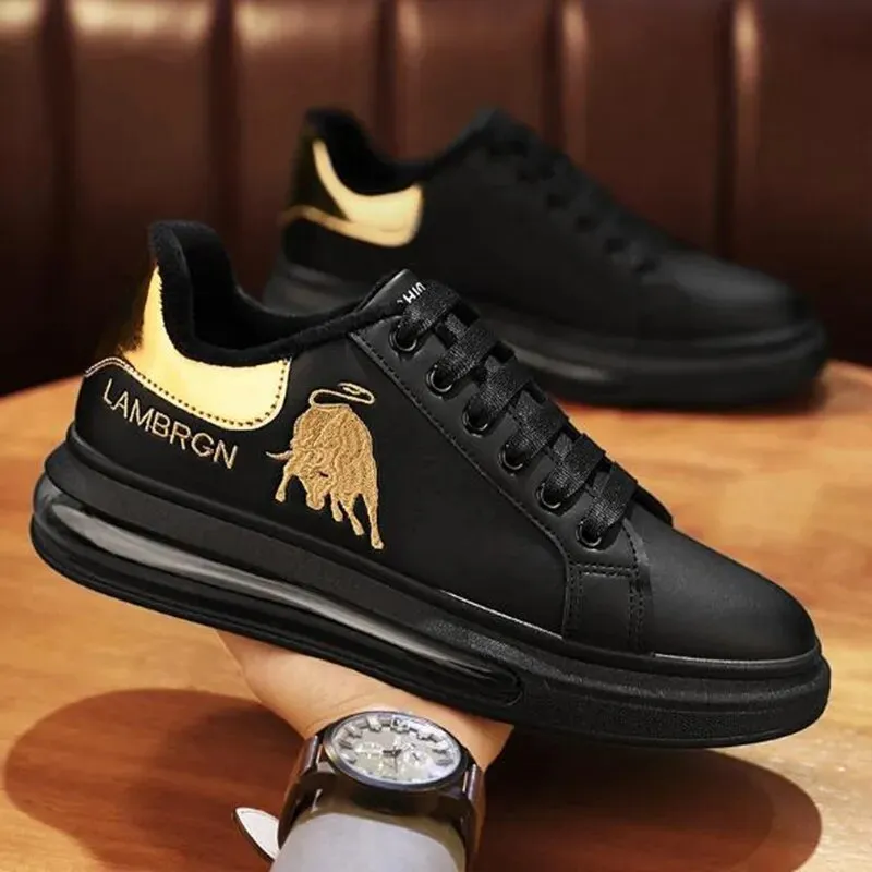 Embroidery Decoration Low Top Sneakers