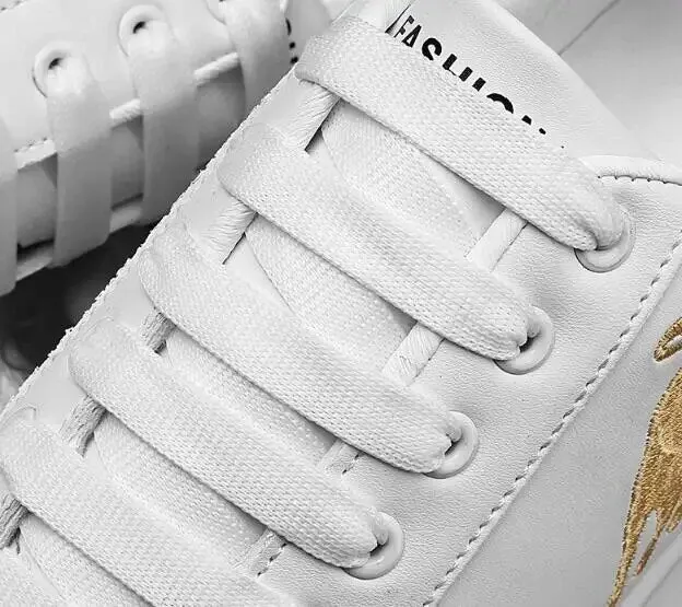 Embroidery Decoration Low Top Sneakers