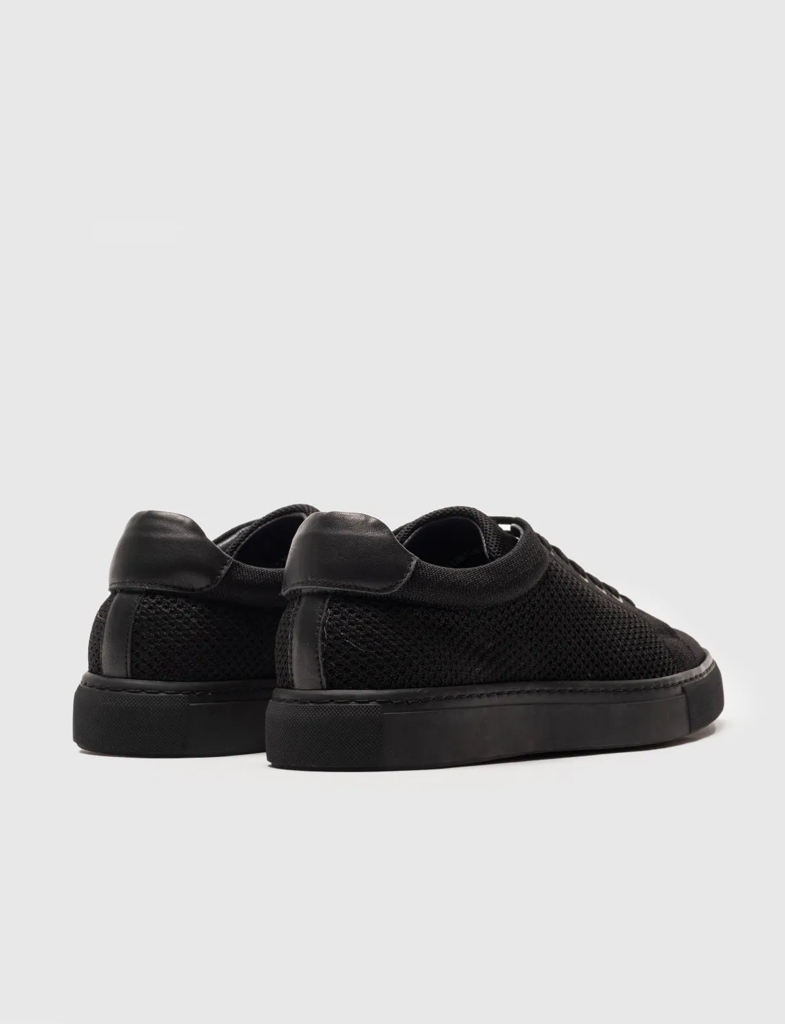 Men Black Low Top Lace Up Sneakers
