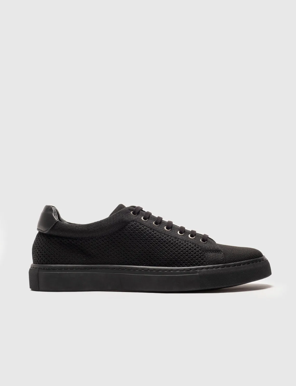Men Black Low Top Lace Up Sneakers
