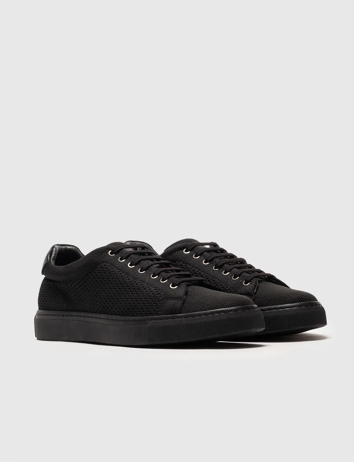 Men Black Low Top Lace Up Sneakers