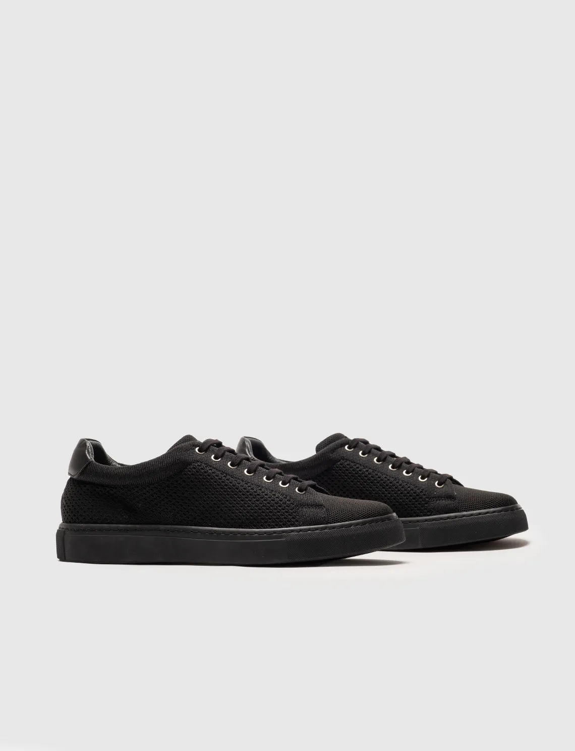 Men Black Low Top Lace Up Sneakers