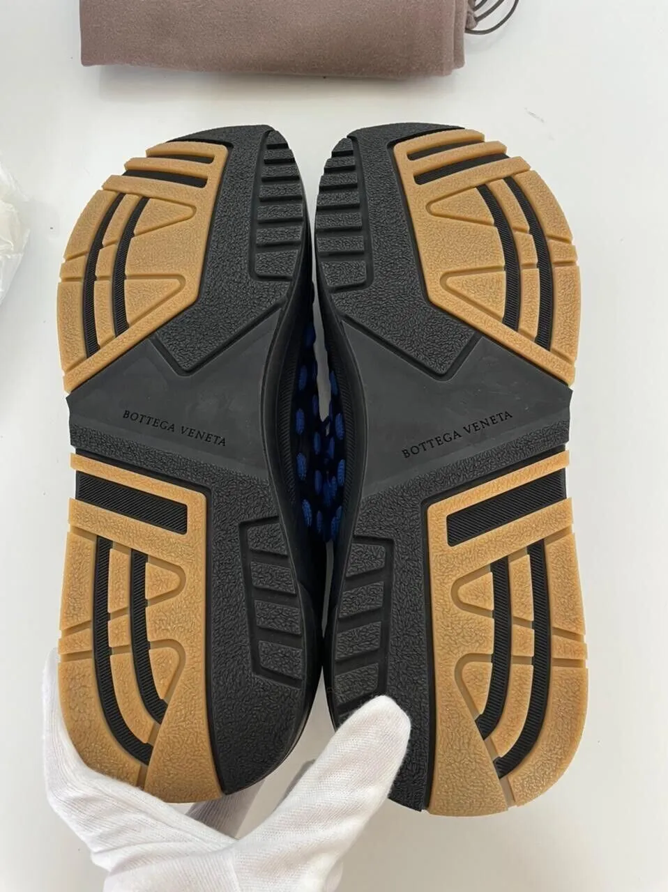 NIB $950 Bottega Veneta Mens Leather Black/Blue Sneakers 9.5 US 578305 1014