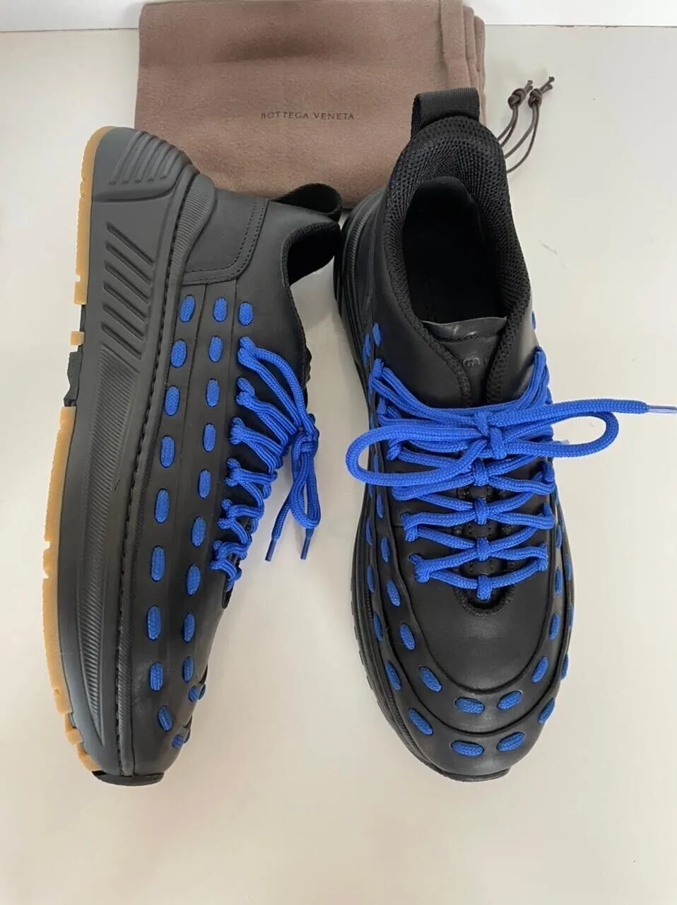 NIB $950 Bottega Veneta Mens Leather Black/Blue Sneakers 9.5 US 578305 1014