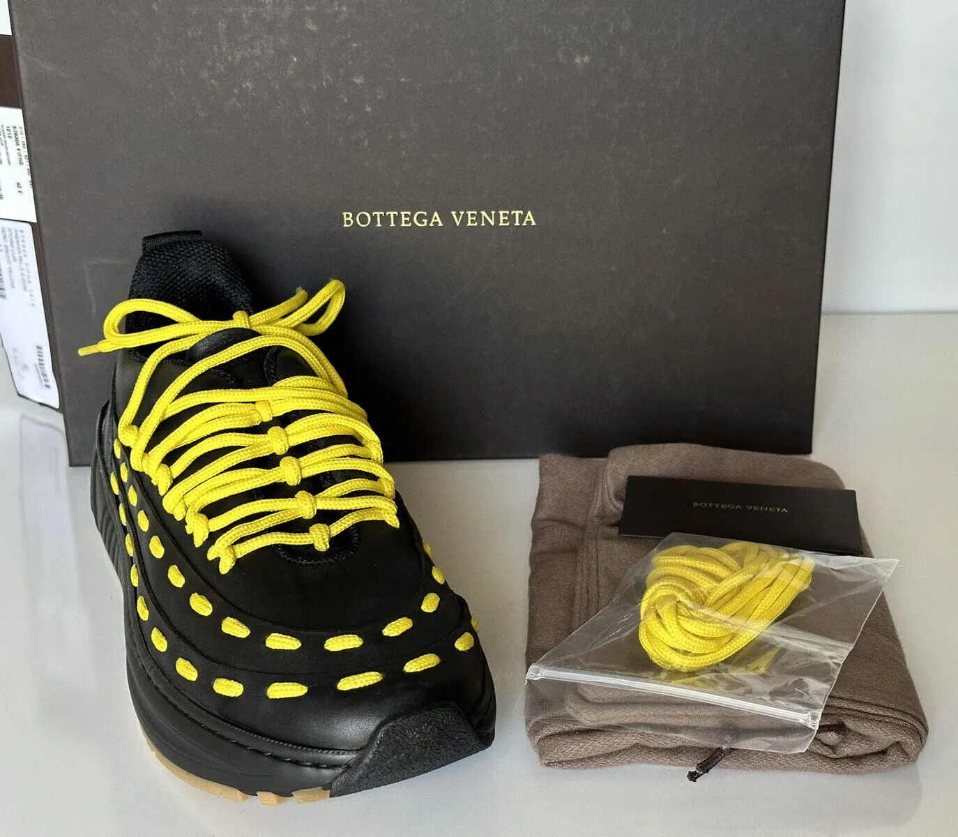 NIB $950 Bottega Veneta Mens Leather Black/Yellow Sneakers 9 US (42) 578305 1013