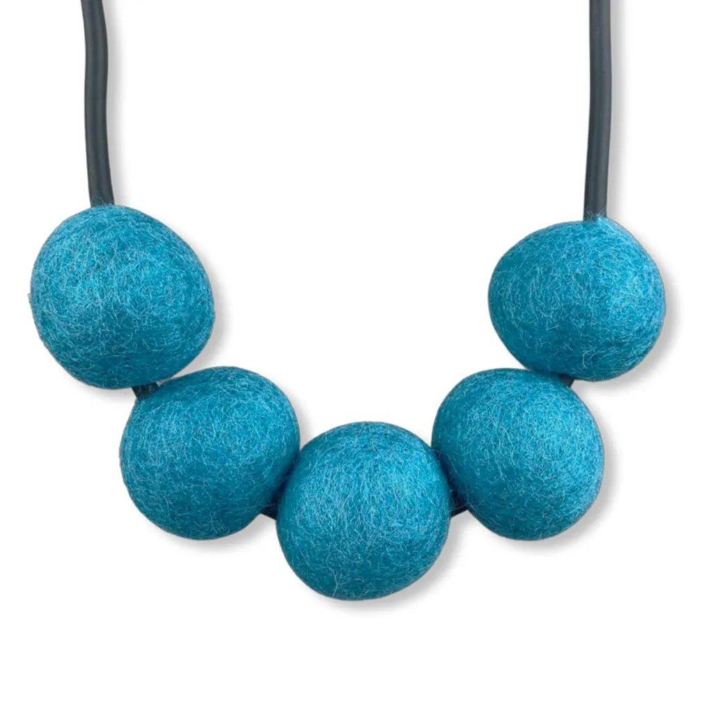 short felt necklace: chunky 5fb necklace