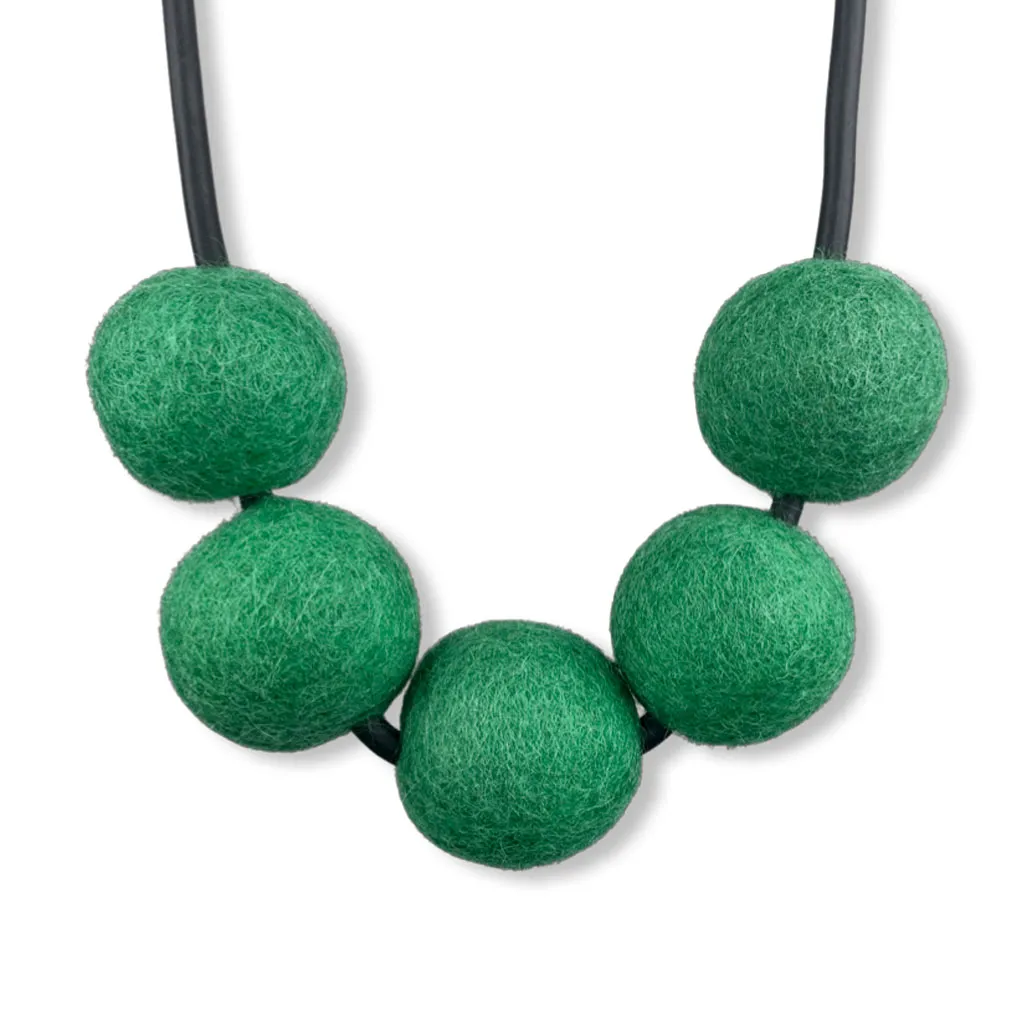 short felt necklace: chunky 5fb necklace